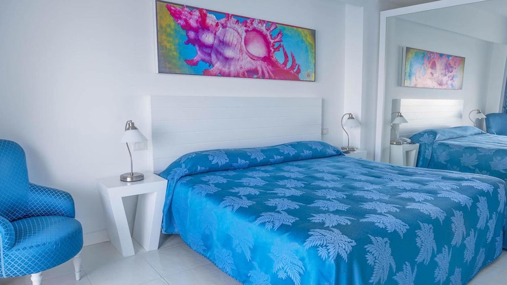 Superior Double or Twin Room, Terrace, Sea View photo 3