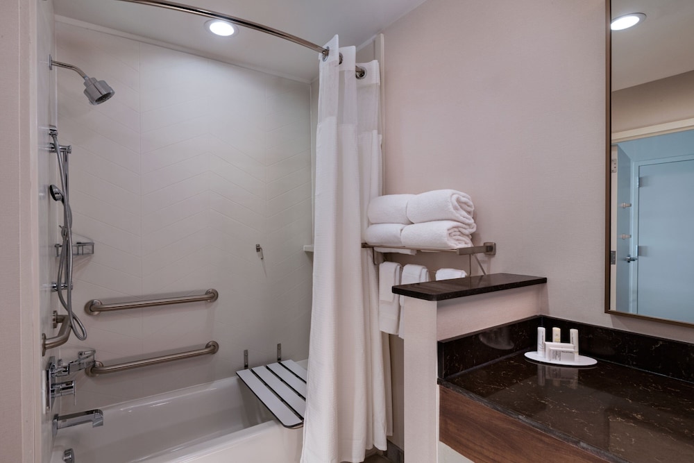 Room, 2 Queen Beds (Mobility Accessible, Tub) - Photo 2
