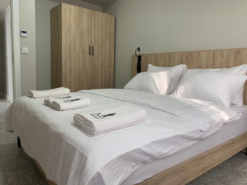 Deluxe Double Room, 1 Queen Bed photo 1