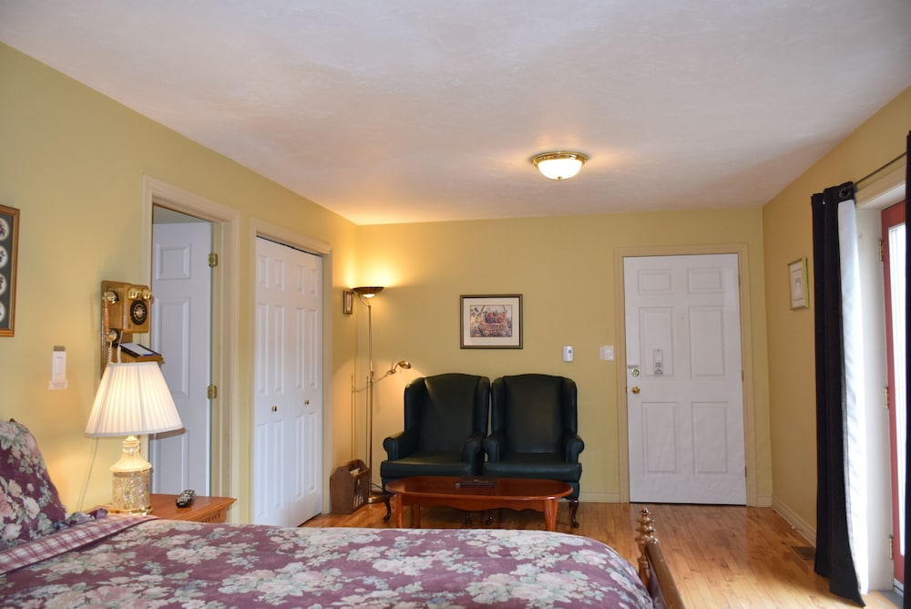 Family Suite, 2 Queen Beds, Fireplace photo 3