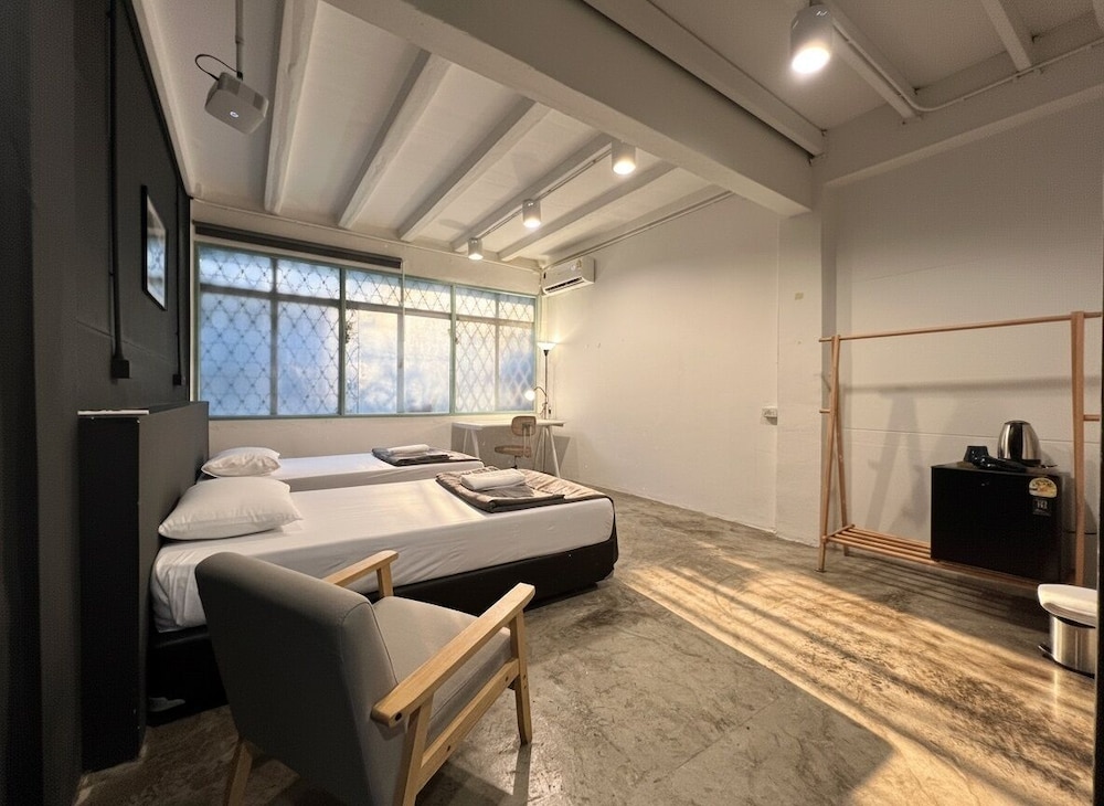Business Twin Room photo 3