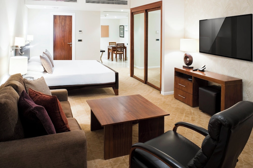 Studio Suite, 1 Queen Bed, Smoking, Kitchen