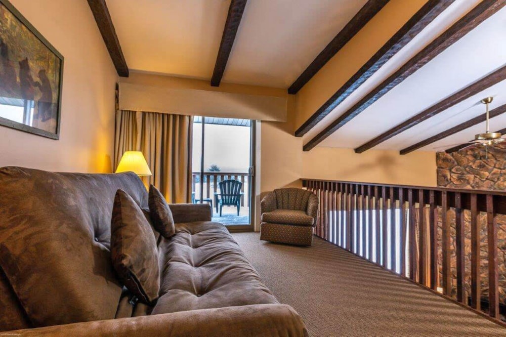 Signature Condo, 2 Bedrooms, 2 Bathrooms photo 3