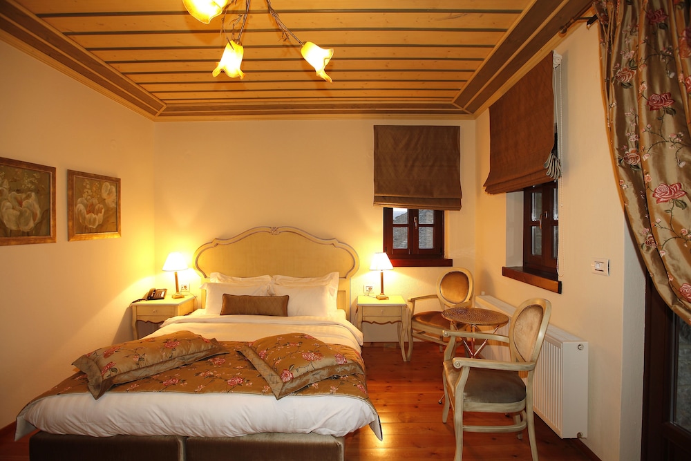 Superior Double Room, Mountain View photo 3