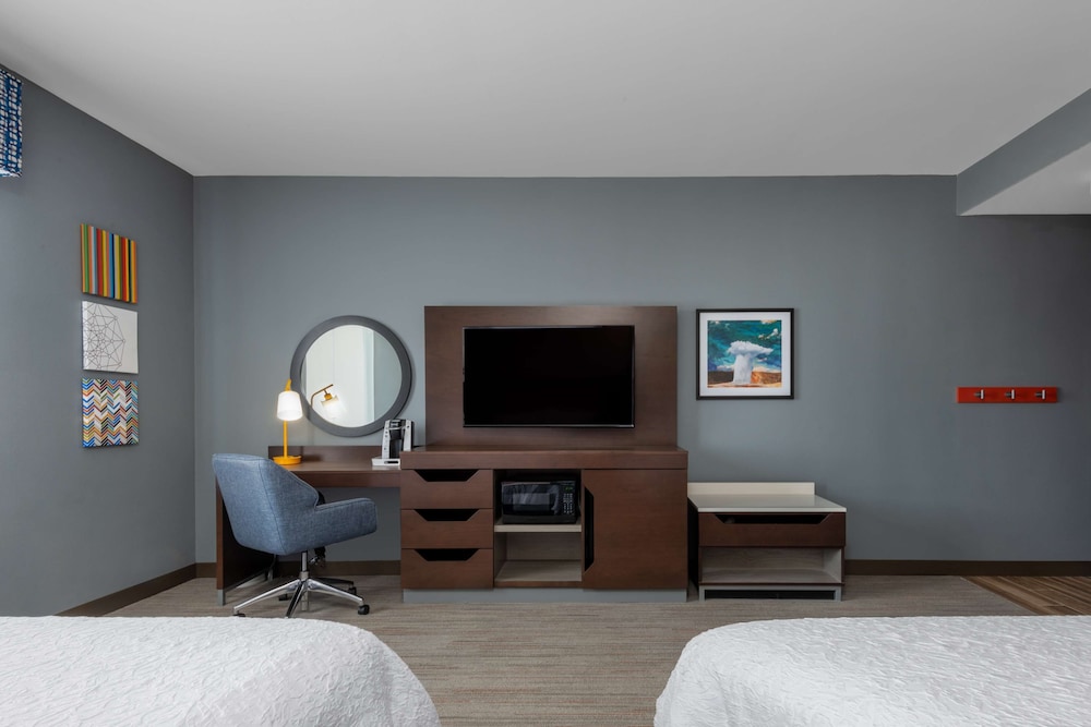 Room, 2 Queen Beds, Accessible, Bathtub - Photo 2