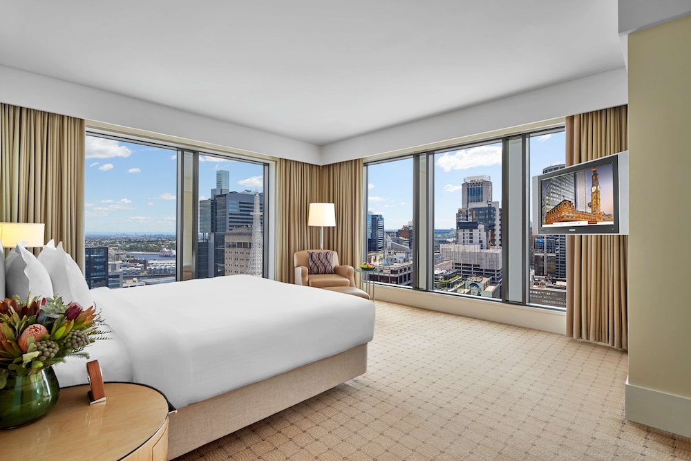Deluxe Suite (Club Access)
