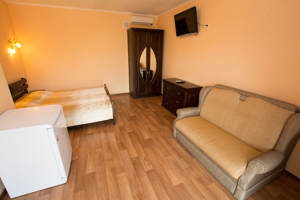 Luxury Quadruple Room, 1 Bedroom, Private Bathroom, Garden View (Balcony) photo 2