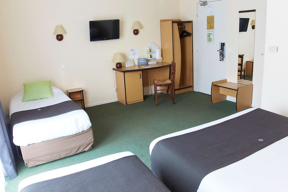 Standard Room, 3 Twin Beds - Photo 5