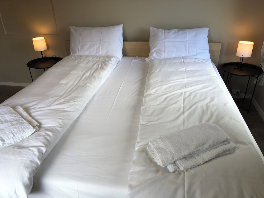 SUITE ROOM WITH GLACIER AND LAKE VIEW photo 3