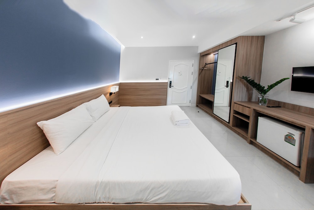 Superior King Room - Photo 7