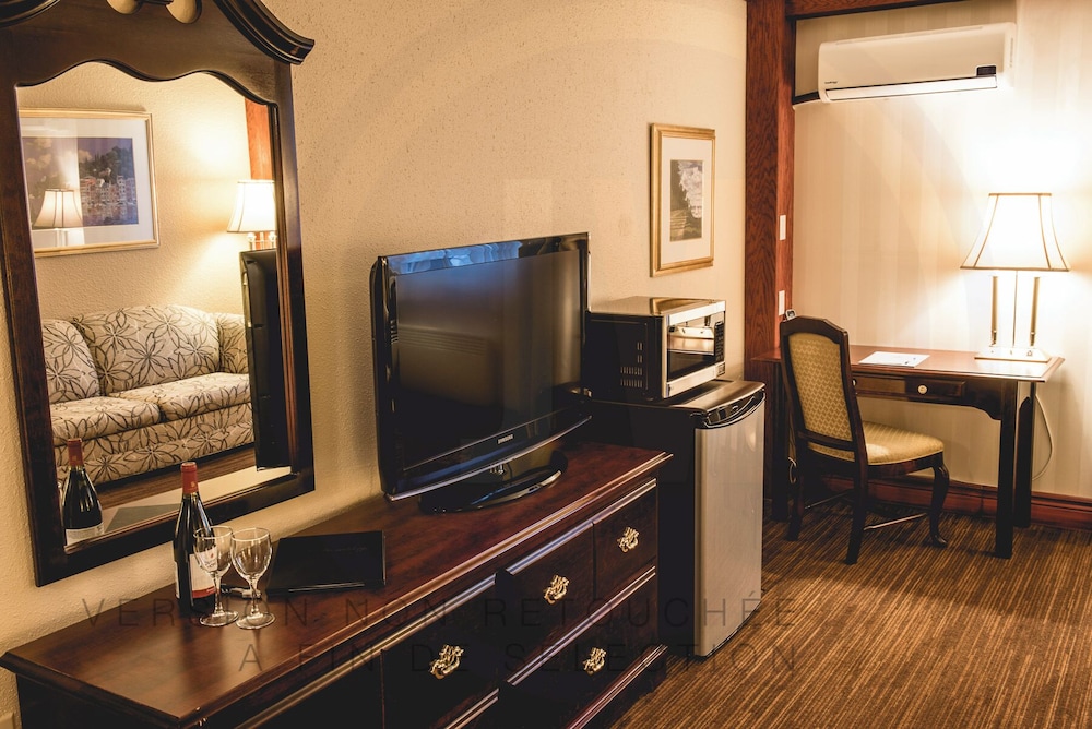 Standard Room, 2 Queen Beds - Photo 7