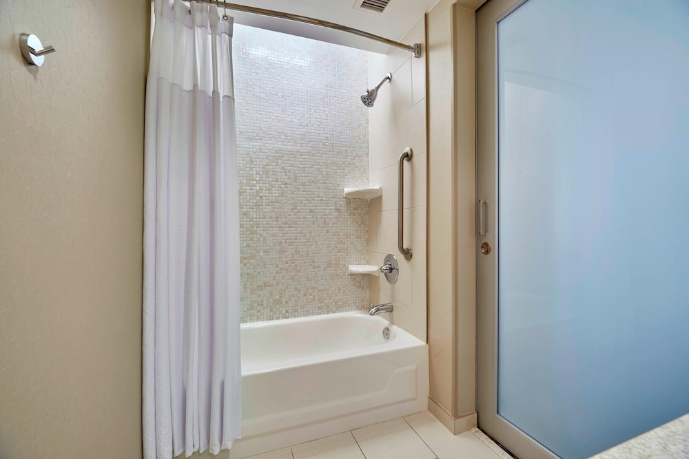 Suite, 2 Queen Beds - Photo 10
