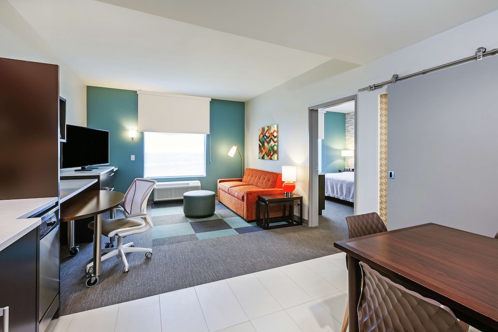 Suite, 1 King Bed (Hearing) - Photo 3