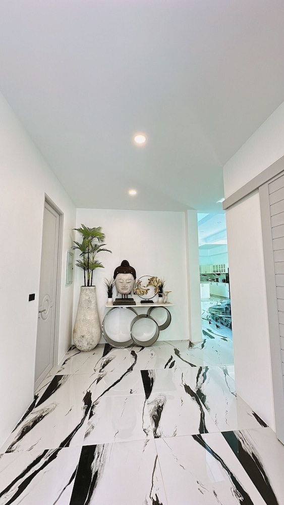 Luxury Villa photo 2