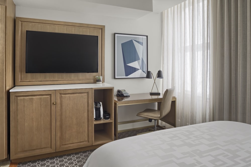 Standard Room, 1 Queen Bed - Photo 2