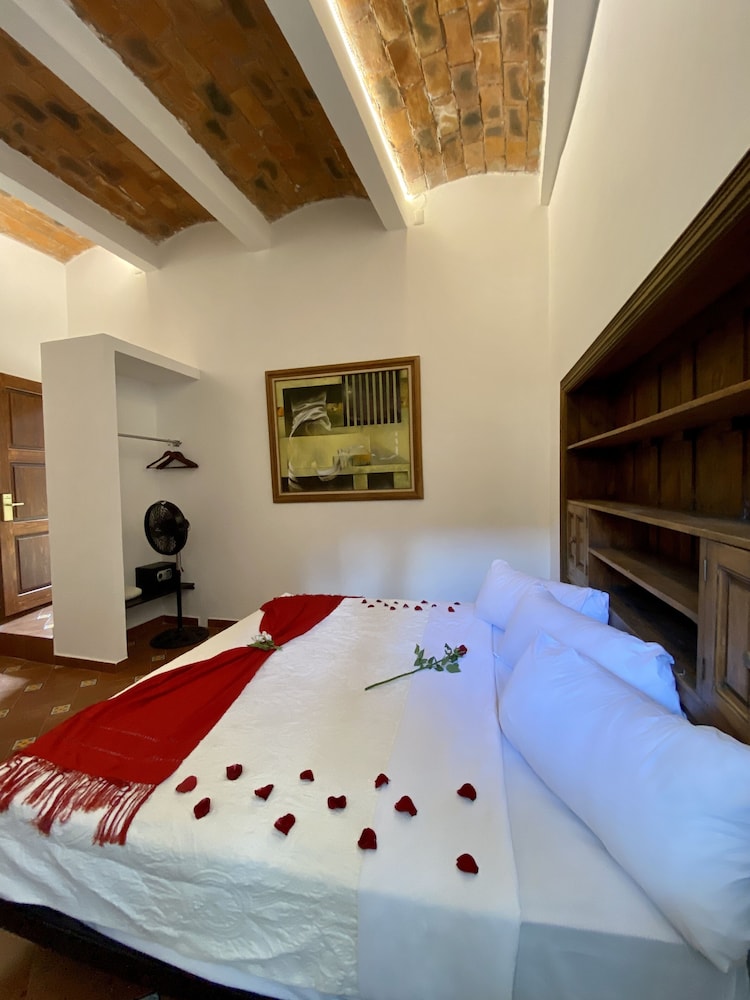 Romantic Suite, Jetted Tub