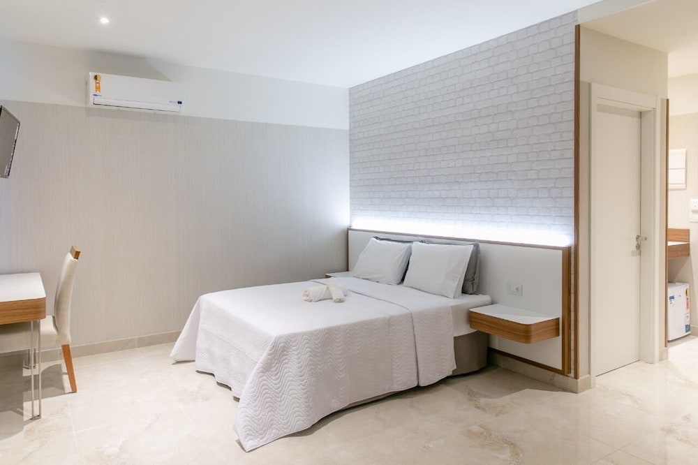 Deluxe Suite - Photo 6