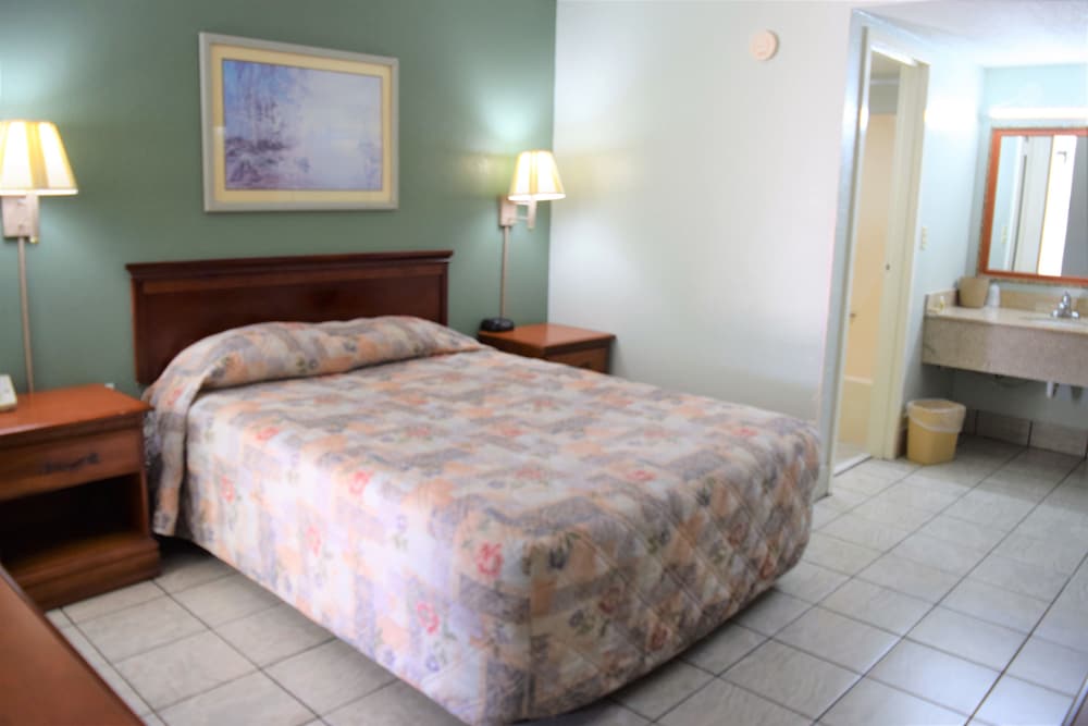 Standard Room, 1 Queen Bed - Photo 5