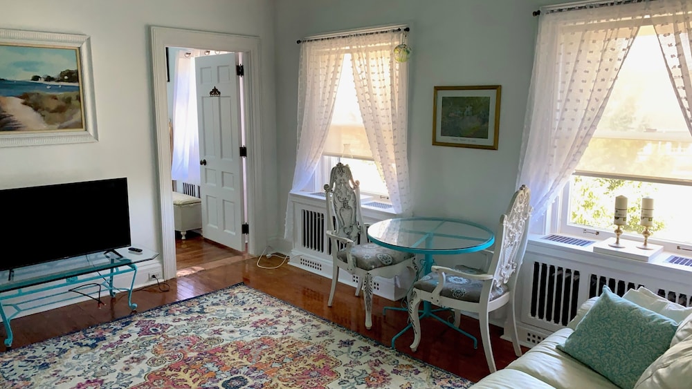 Royal Crown Suite/2 Bedroom, One Bath photo 1