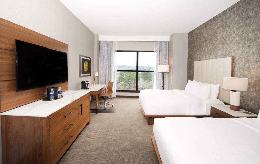 Deluxe Room, 2 Queen Beds, Lake View - Photo 1
