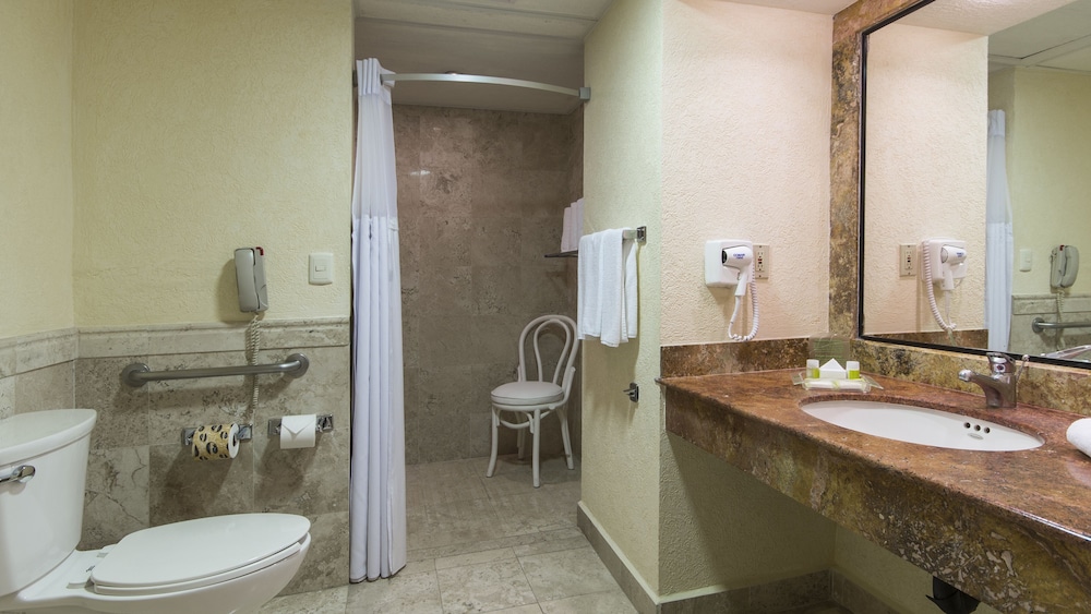 Standard Room, 1 King Bed, Accessible Bathtub - Photo 5