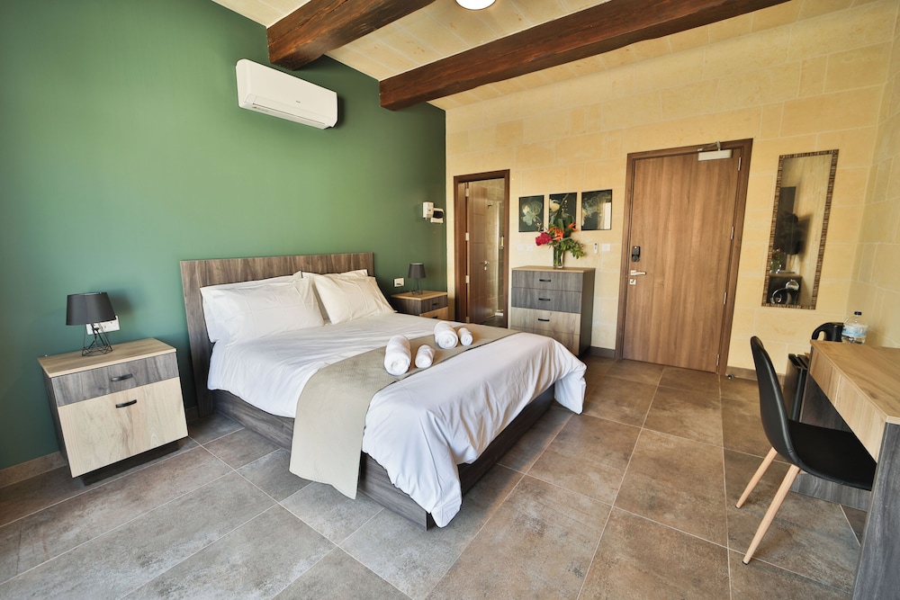 Deluxe Double Room, Pool View