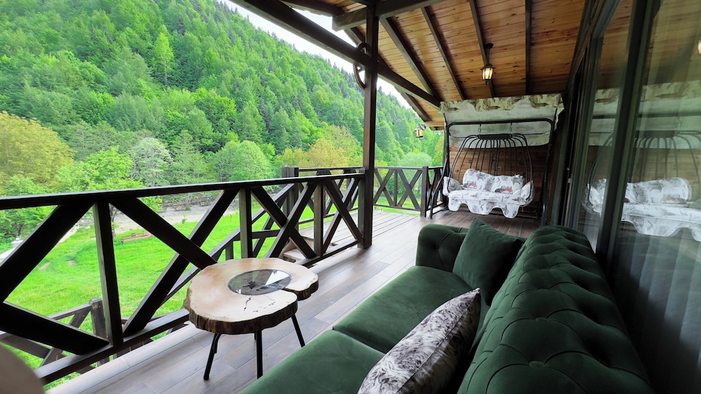 Business Chalet, 1 Double Bed, Jetted Tub, Mountain View photo 2