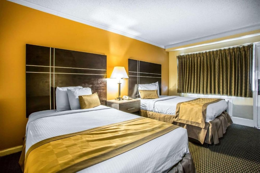 Double Room, 2 Double Beds, Non Smoking, Private Bathroom photo 1
