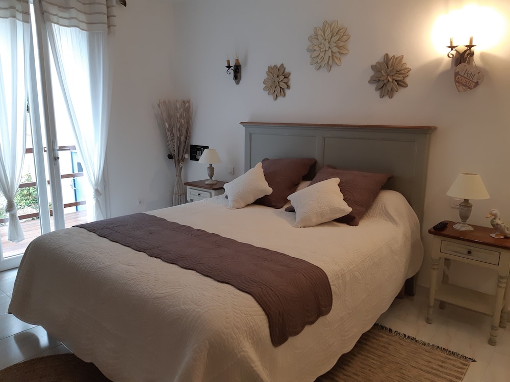 Superior Double Room, 1 Queen Bed, Non Smoking, Private Bathroom (Provence) photo 1