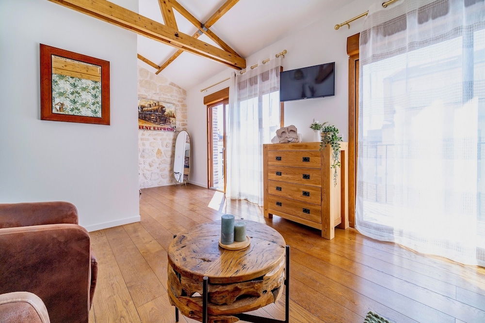 Deluxe Suite, City View photo 2
