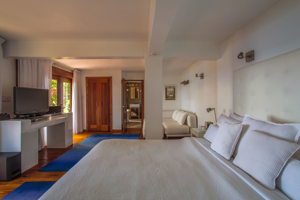 Suite, 1 King Bed, Ocean View