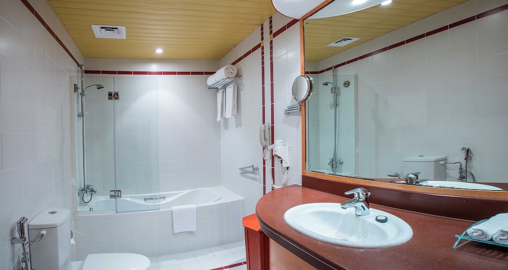 Royal Suite, 2 twin beds and one double bed photo 1