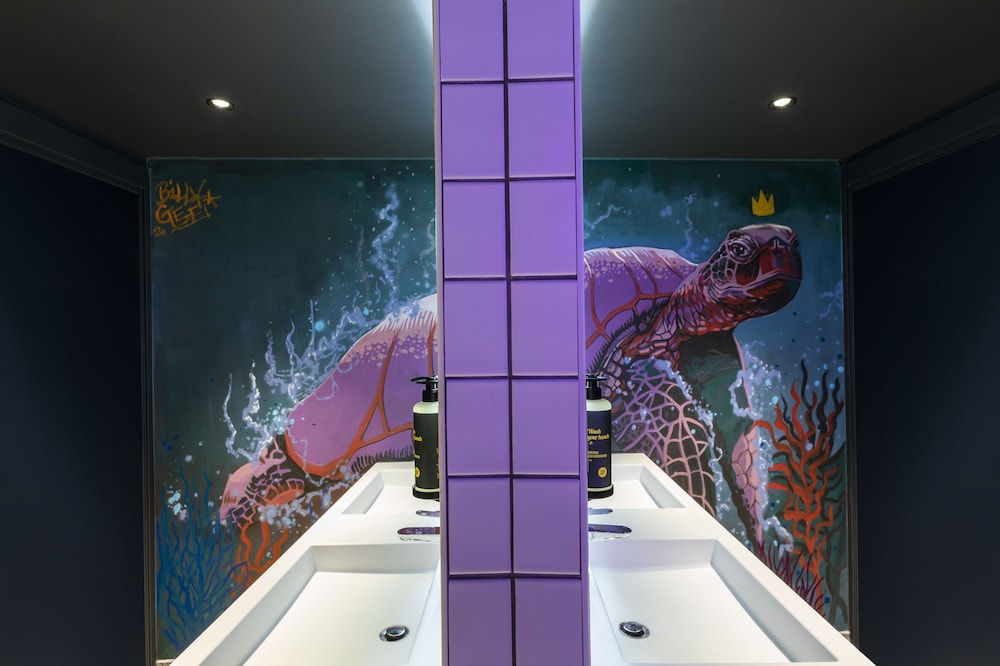 Chambre privée de 8 personnes avec salle de bains partagée photo 2