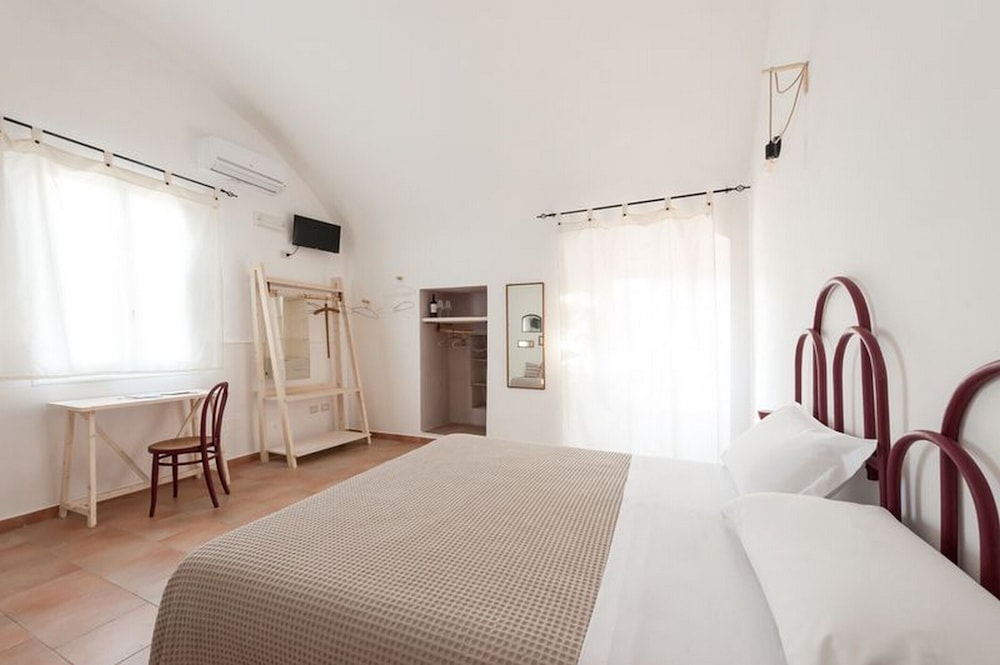 Basic Triple Room, Vineyard View photo 3