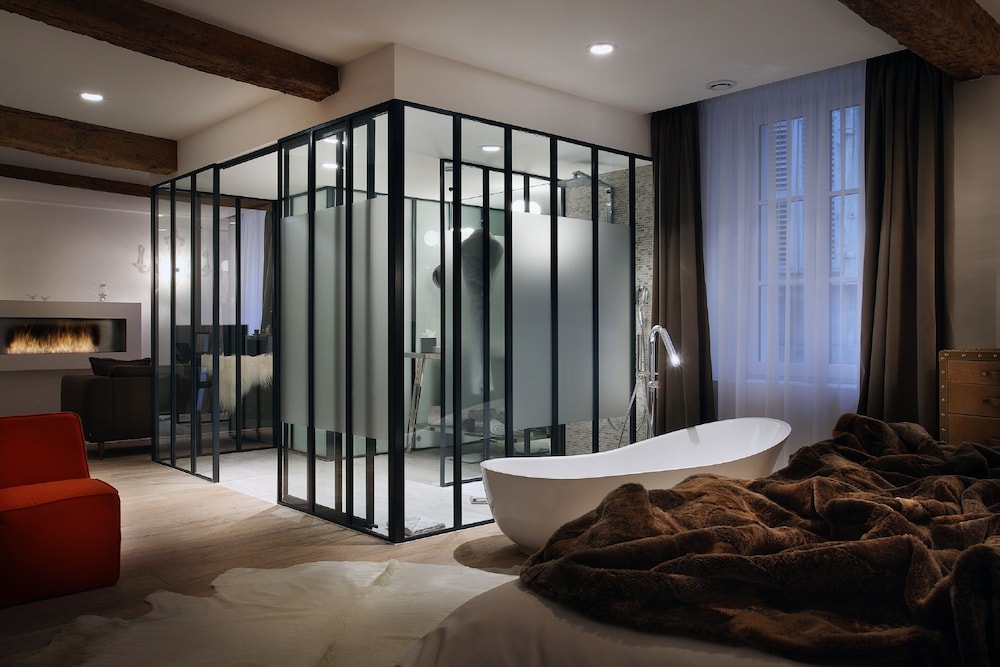Double Room, 1 King Bed photo