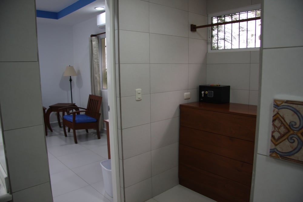 Deluxe Room, 1 King Bed, Accessible, Lake View photo 3