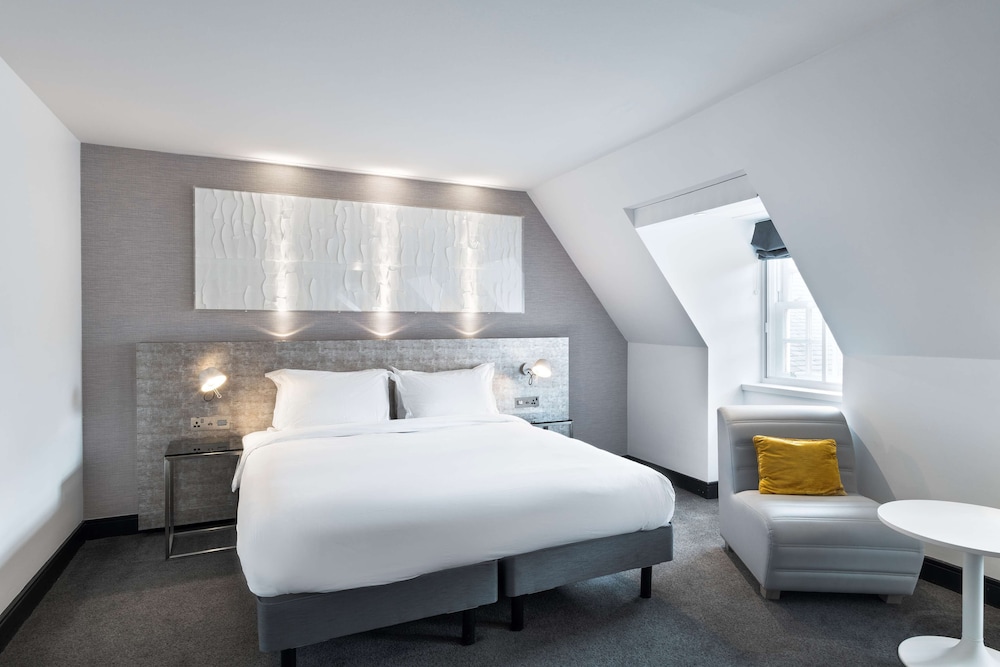 Standard Room thumbnail 5