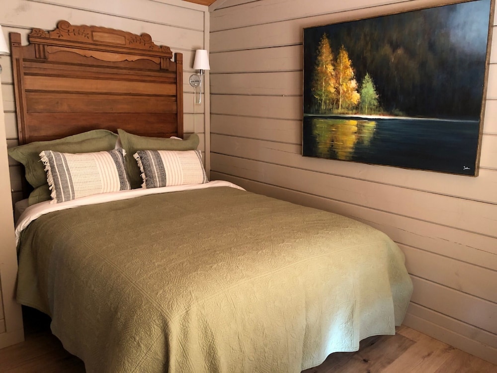 Cabin 26, Sunset View, Queen