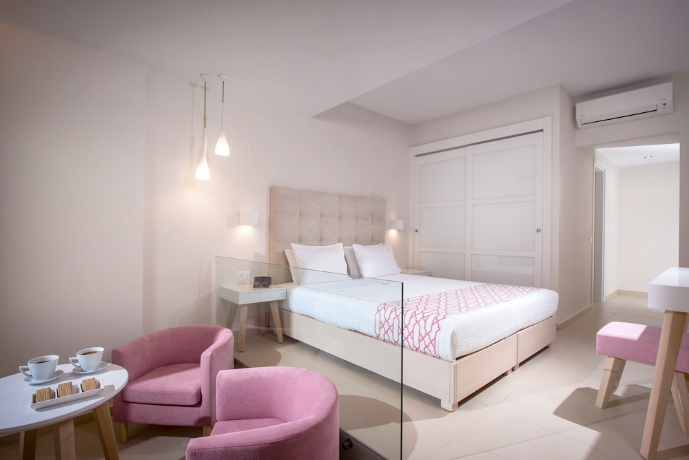 Superior Studio, Sea View and Pool View
