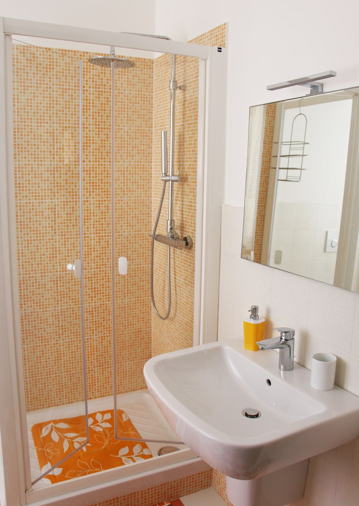 Double or Twin Room, Private Bathroom photo 2