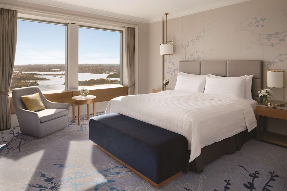 Horizon Club Spa Suite 1 King, Lounge Access, High Floor