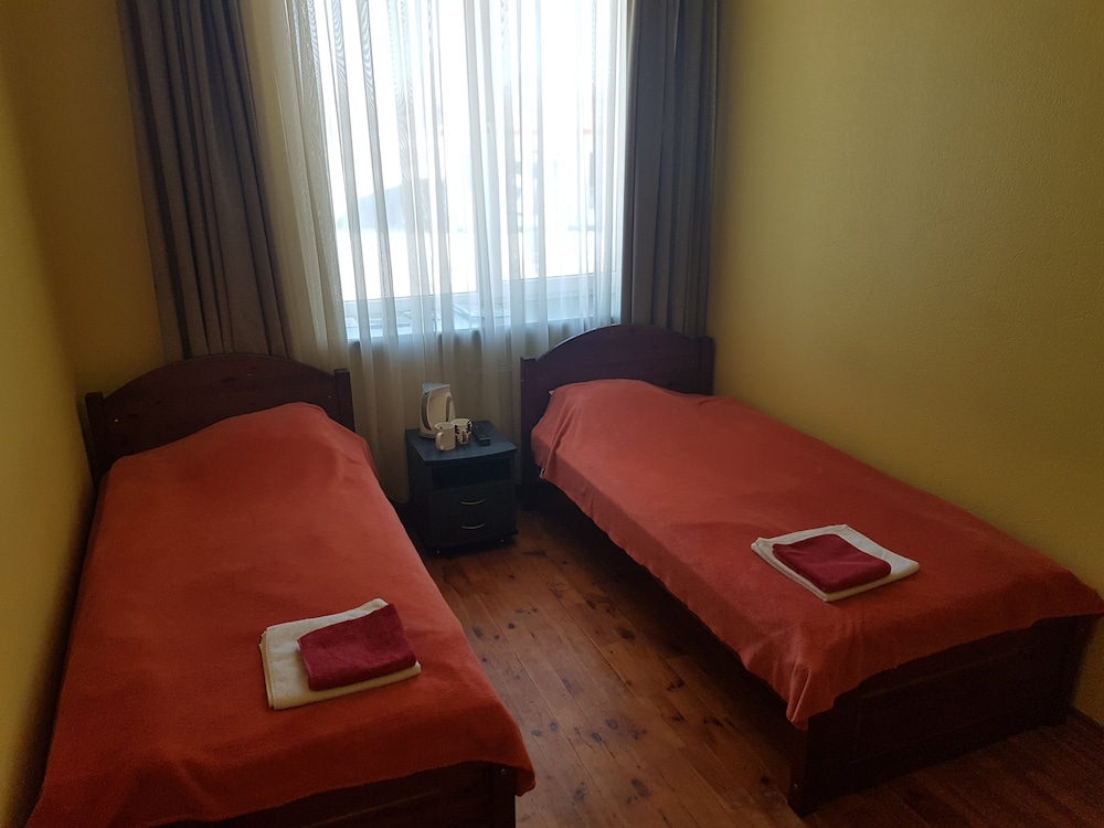 Standard Twin Room - Photo 3