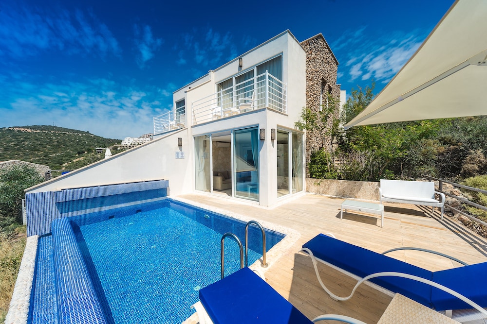 The Lofts - Private Pool Suites