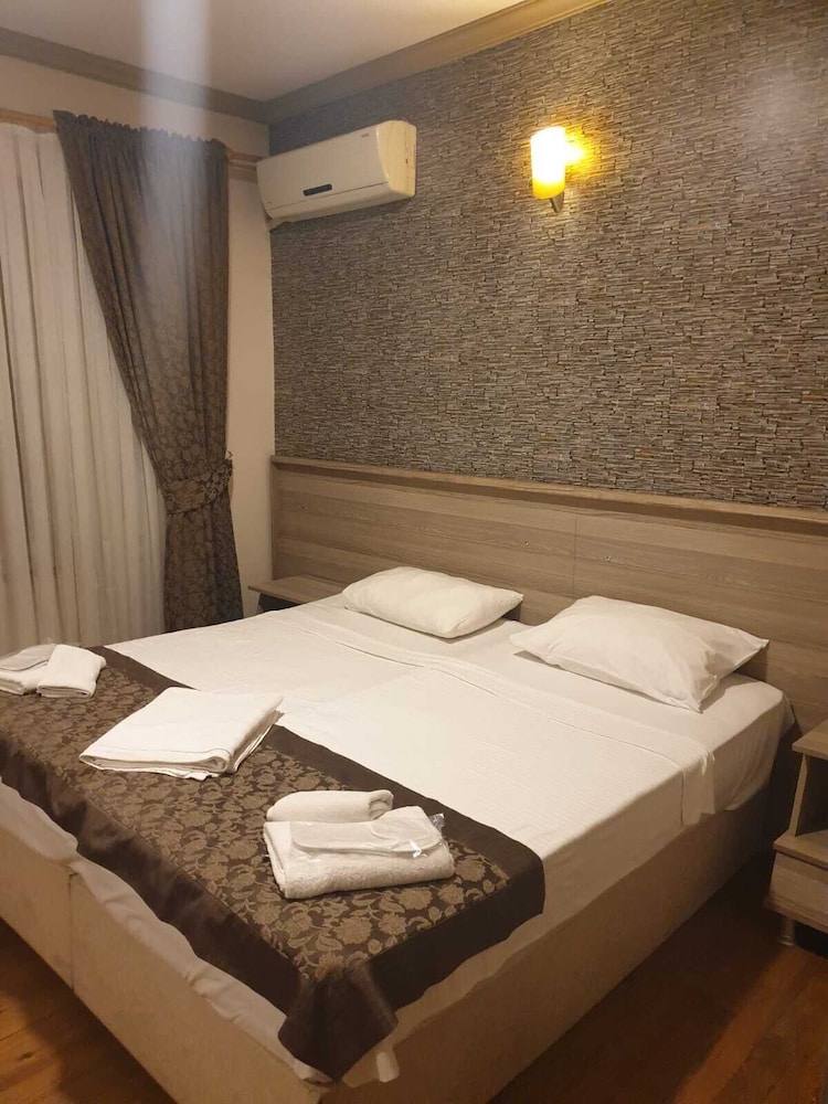 Classic Triple Room photo 2