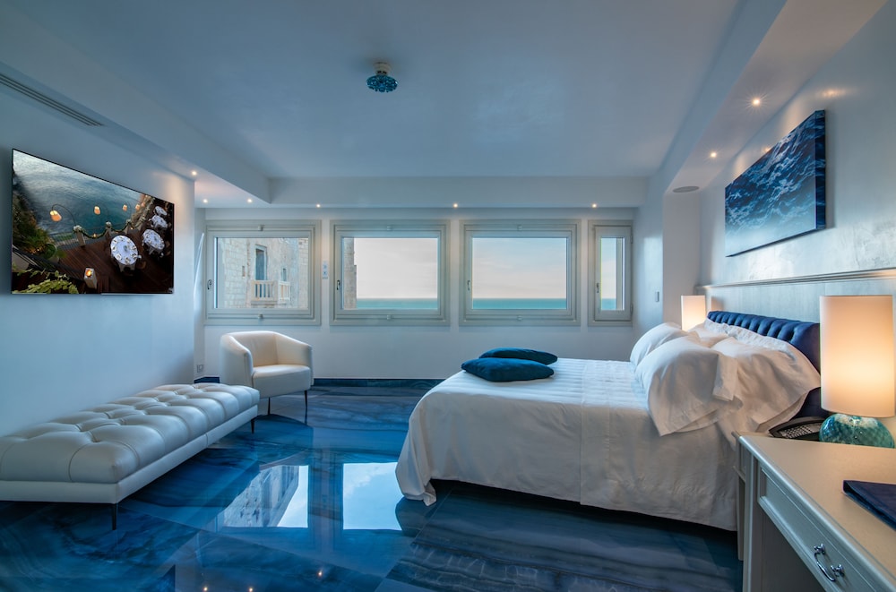 Suite (252) - Photo 1