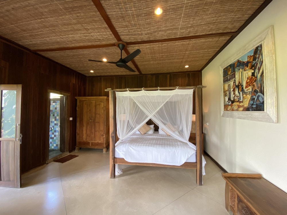 Deluxe Double Room (2)