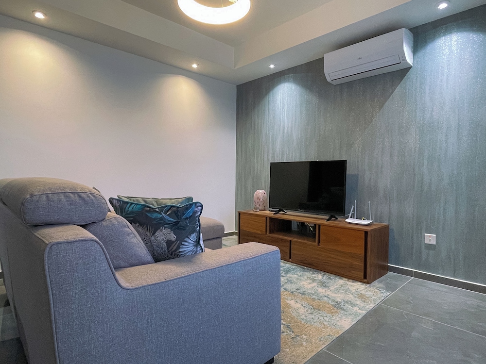 One Bed Groundfloor Apartment with Private Entrance photo 2