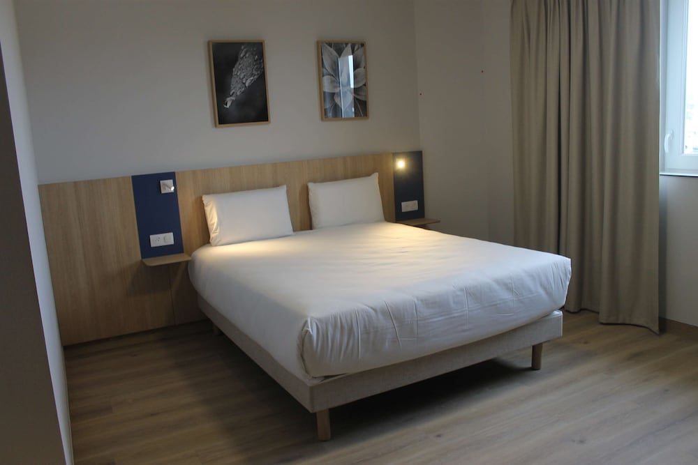 Family Room, Multiple Beds photo 2