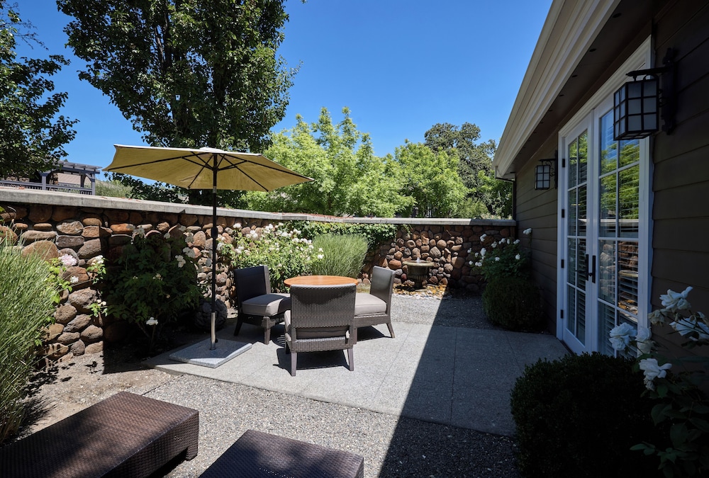 Yountville Suite, Newly Renovated - Photo 9
