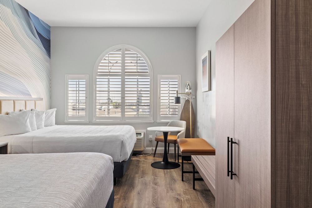 Standard Room, Multiple Beds - Photo 3